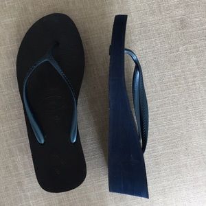 Flip flops barely worn